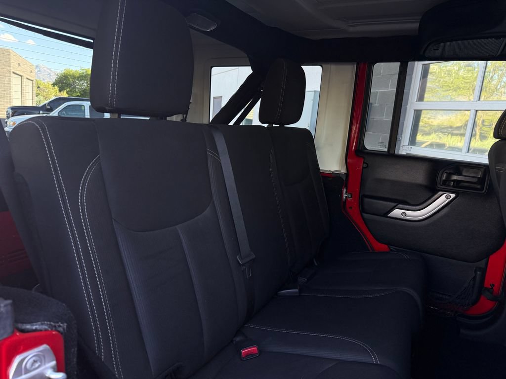 Used 2018 Jeep Wrangler Unlimited Sahara w/ Max Tow Package AWD/4WD image 27
