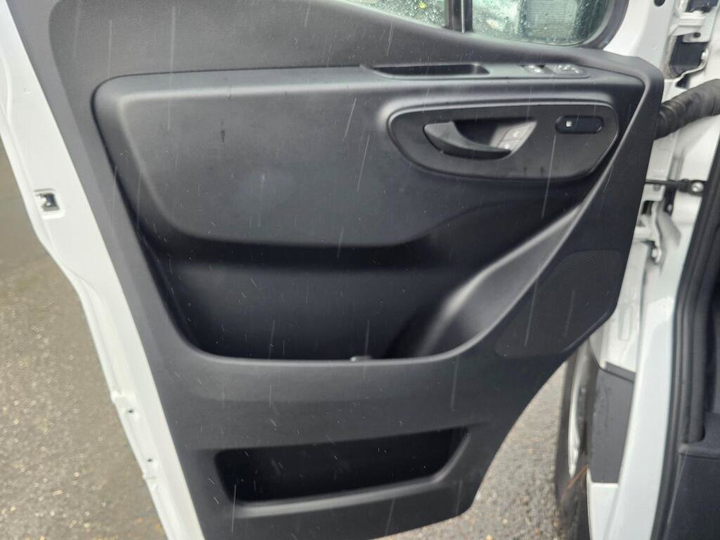 New 2025 Mercedes-Benz eSprinter 170 Cargo image 29