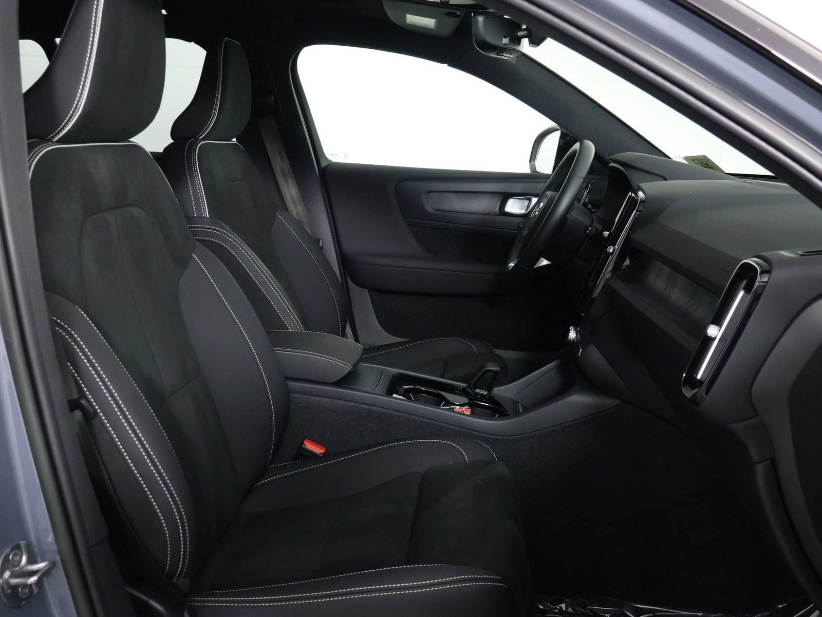 Used 2023 Volvo XC40 Recharge Ultimate AWD/4WD image 28