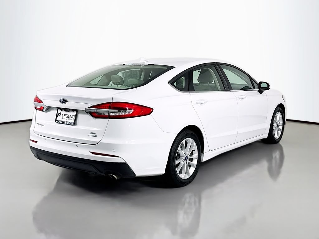 Used 2019 Ford Fusion SE FWD image 4