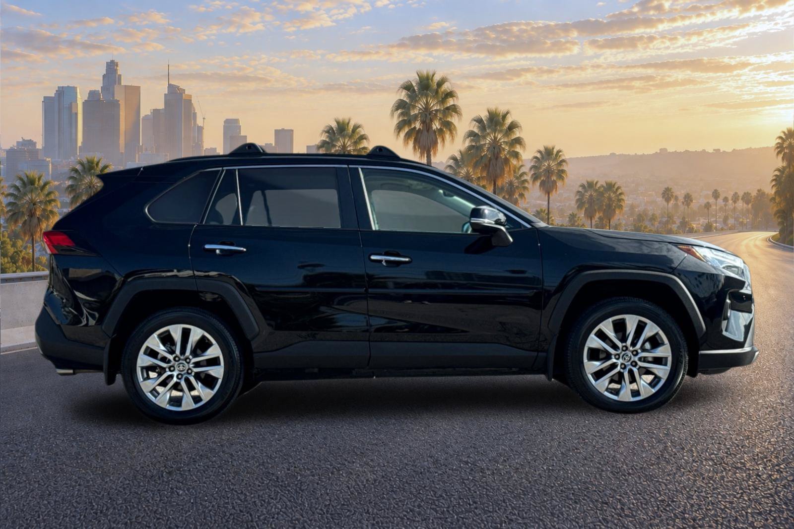 Used 2025 Toyota RAV4 Limited FWD image 4