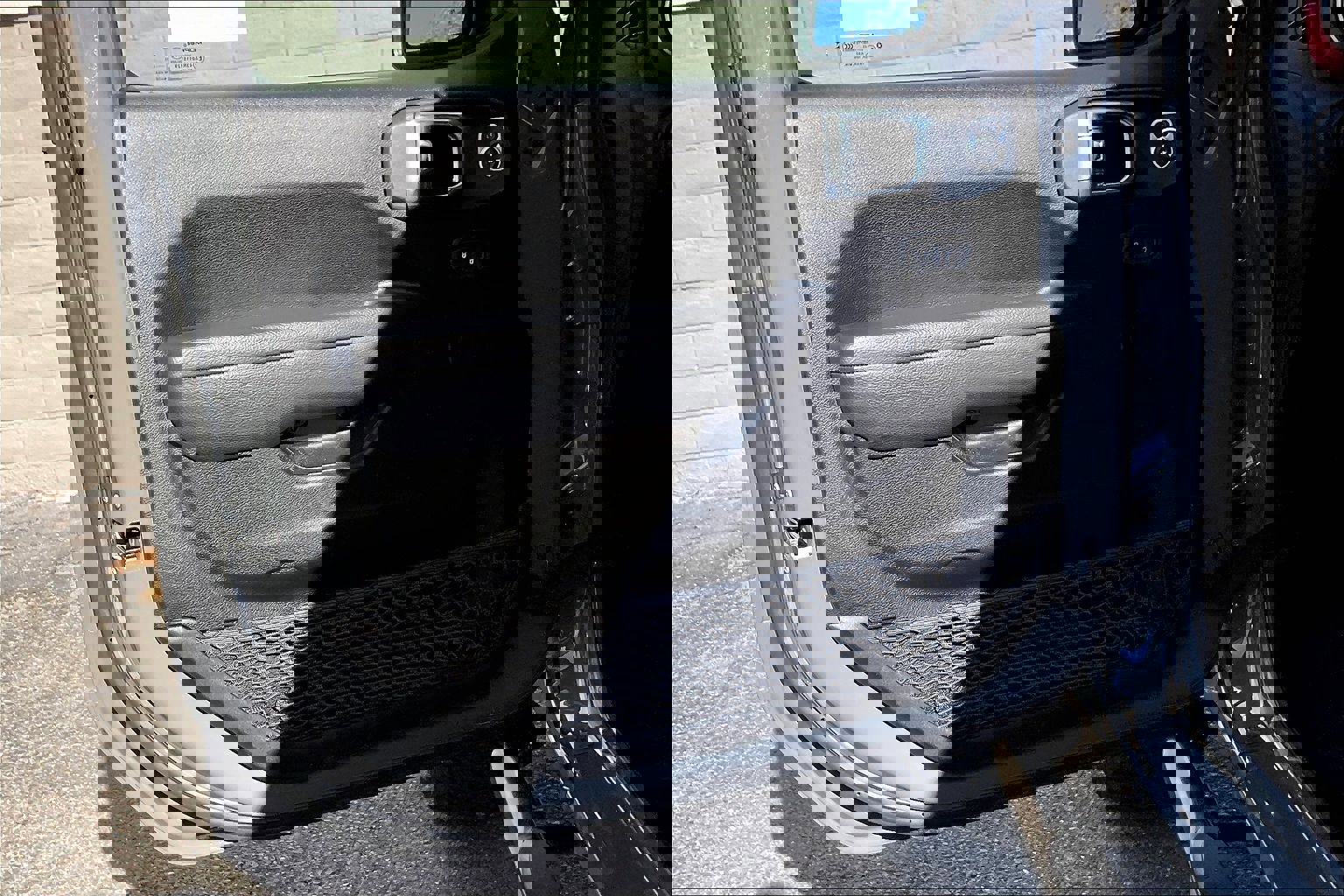 Used 2023 Jeep Wrangler Unlimited Rubicon image 21