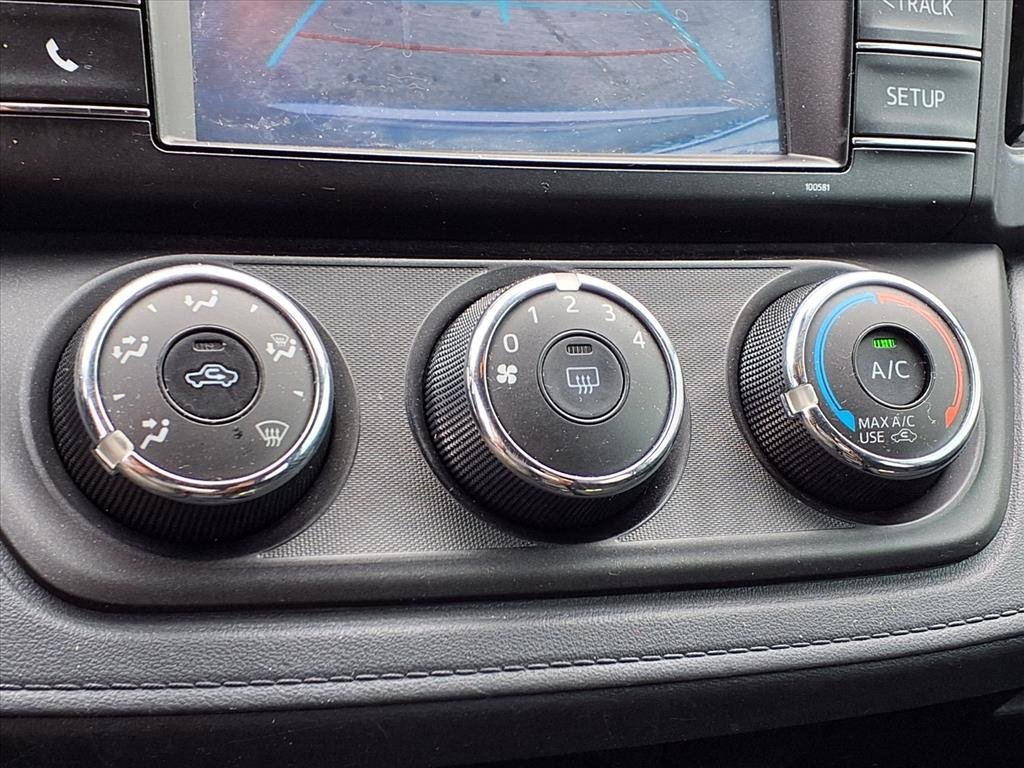 Used 2018 Toyota RAV4 LE image 8