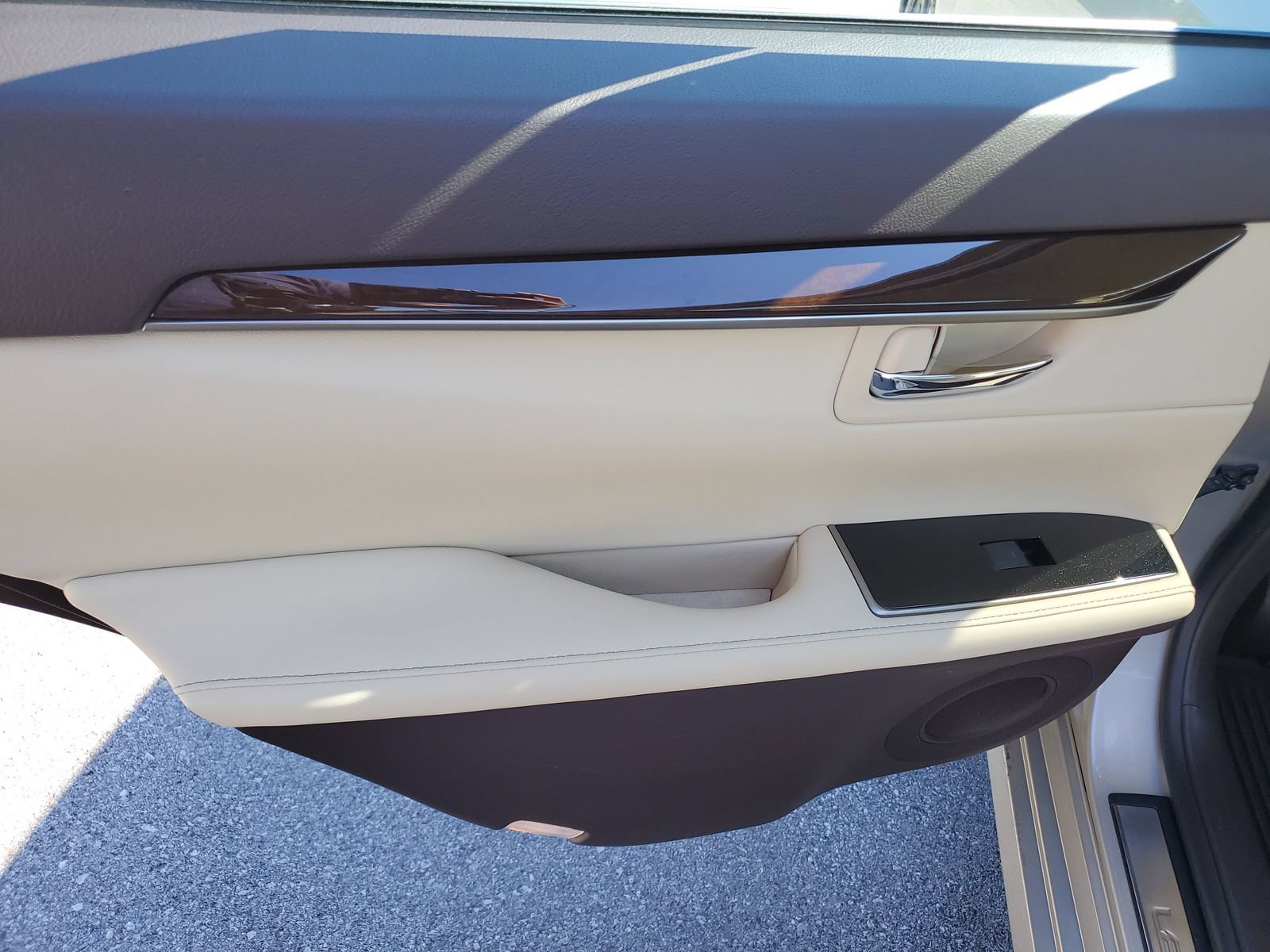 Used 2017 Lexus ES 350 w/ Premium Package FWD image 15