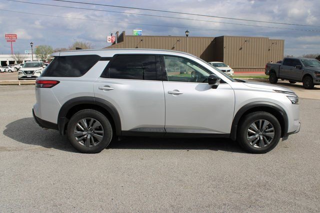 Used 2023 Nissan Pathfinder S image 4