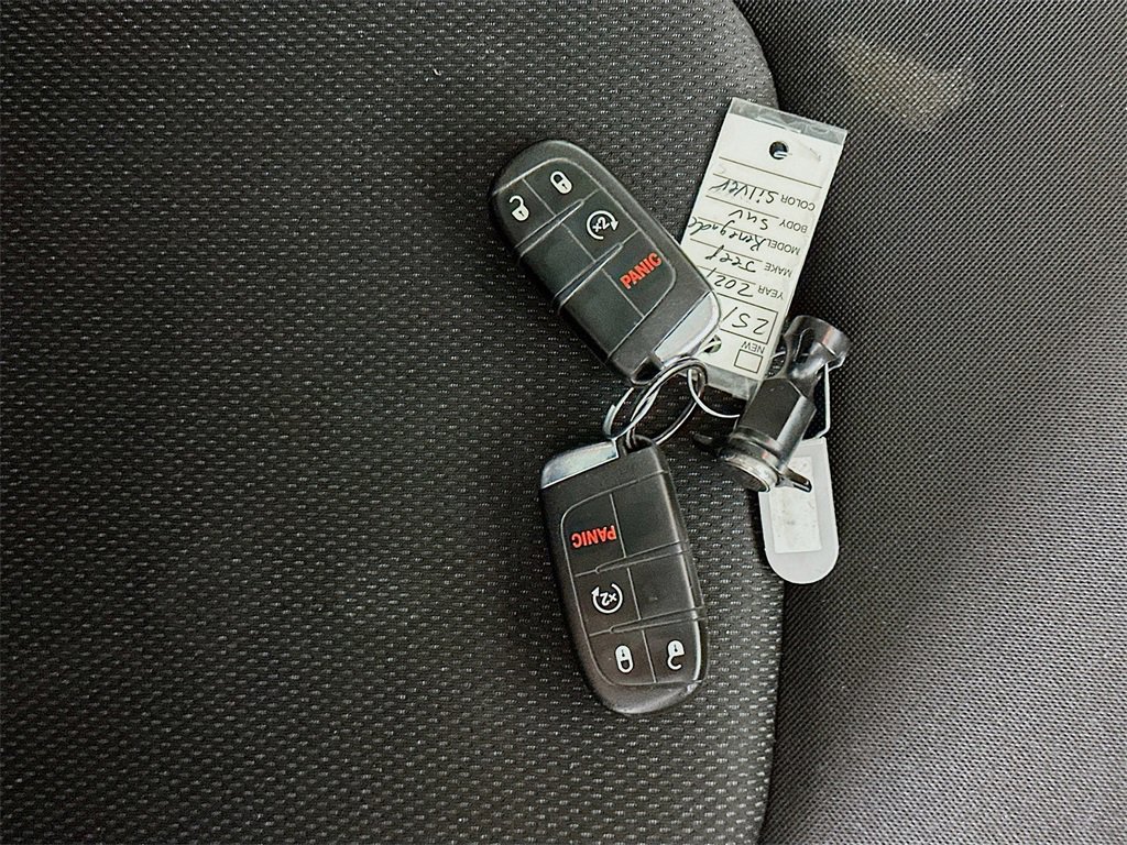 Used 2021 Jeep Renegade Latitude image 34