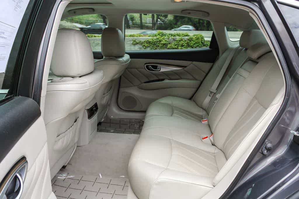 Used 2015 INFINITI Q70 L 3.7 w/ Deluxe Touring Package RWD image 17