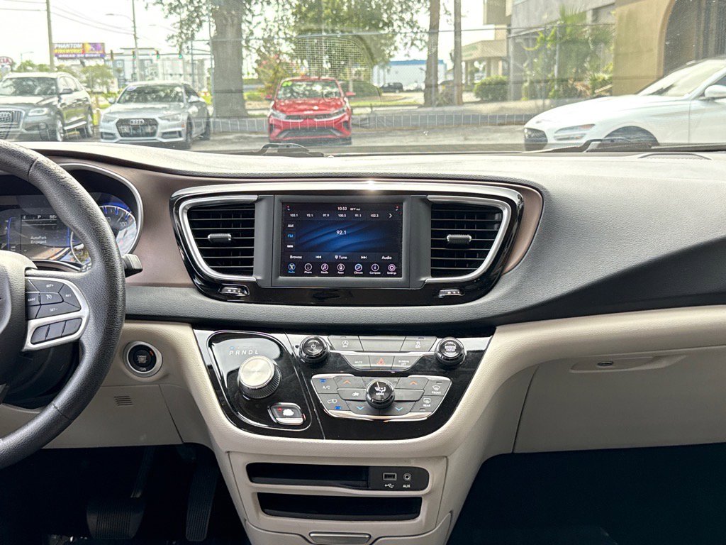 Used 2020 Chrysler Voyager Lxi image 17