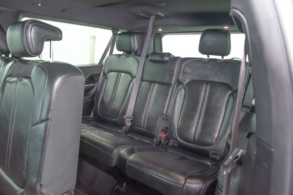 Used 2024 Jeep Wagoneer L Series II w/ Flexible Seating Group RWD image 12