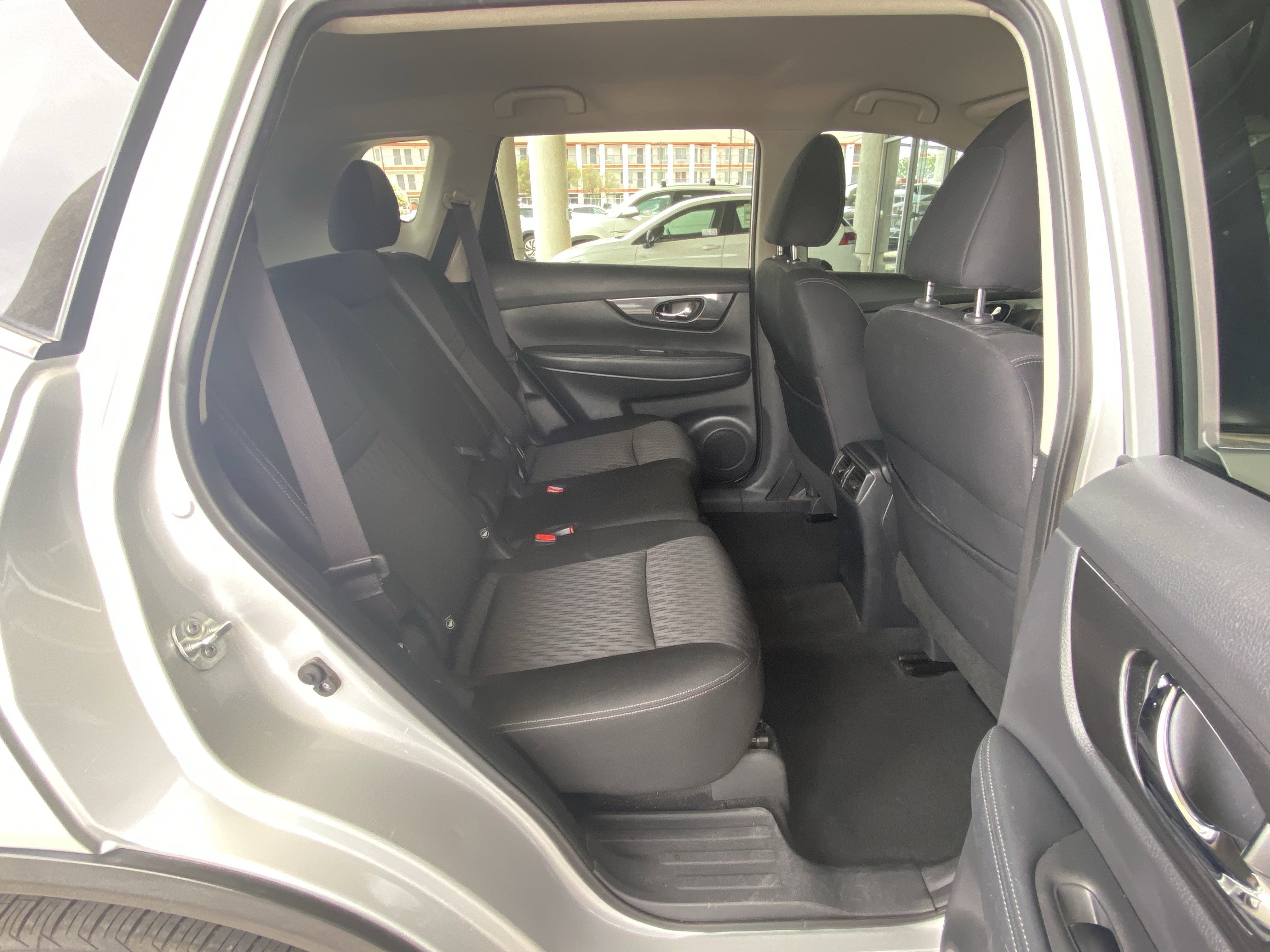 Used 2020 Nissan Rogue SV FWD image 32