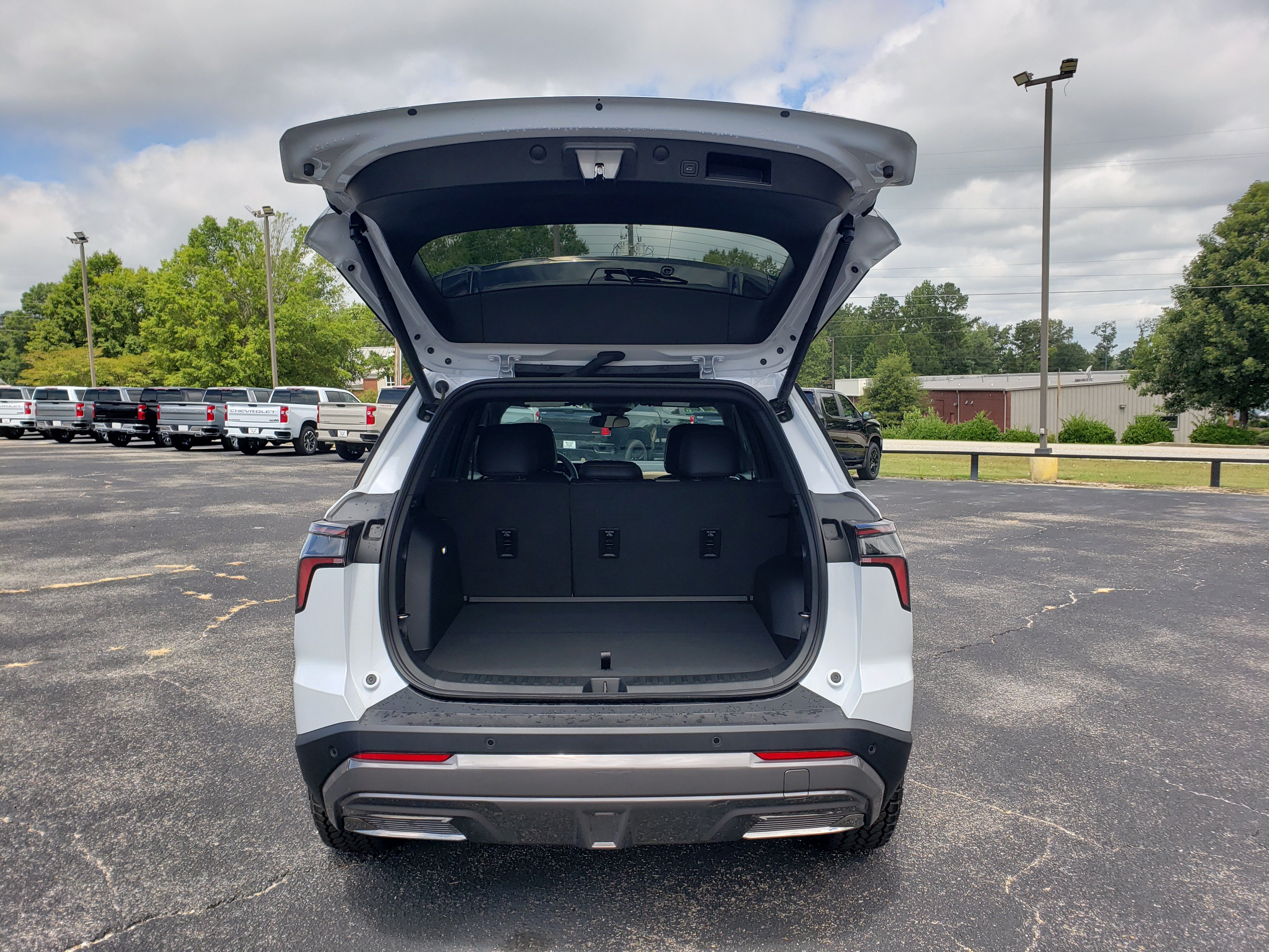 New 2026 Chevrolet Equinox ACTIV w/ Convenience Package III FWD image 9