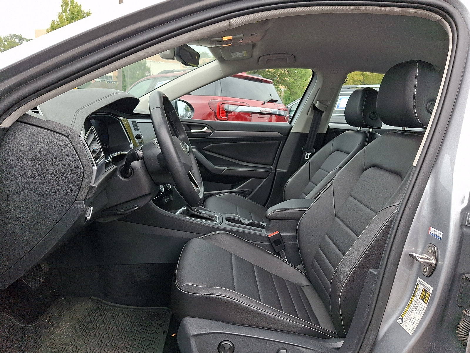 Used 2023 Volkswagen Jetta SE FWD image 14