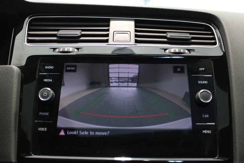 Used 2018 Volkswagen GTI SE image 16