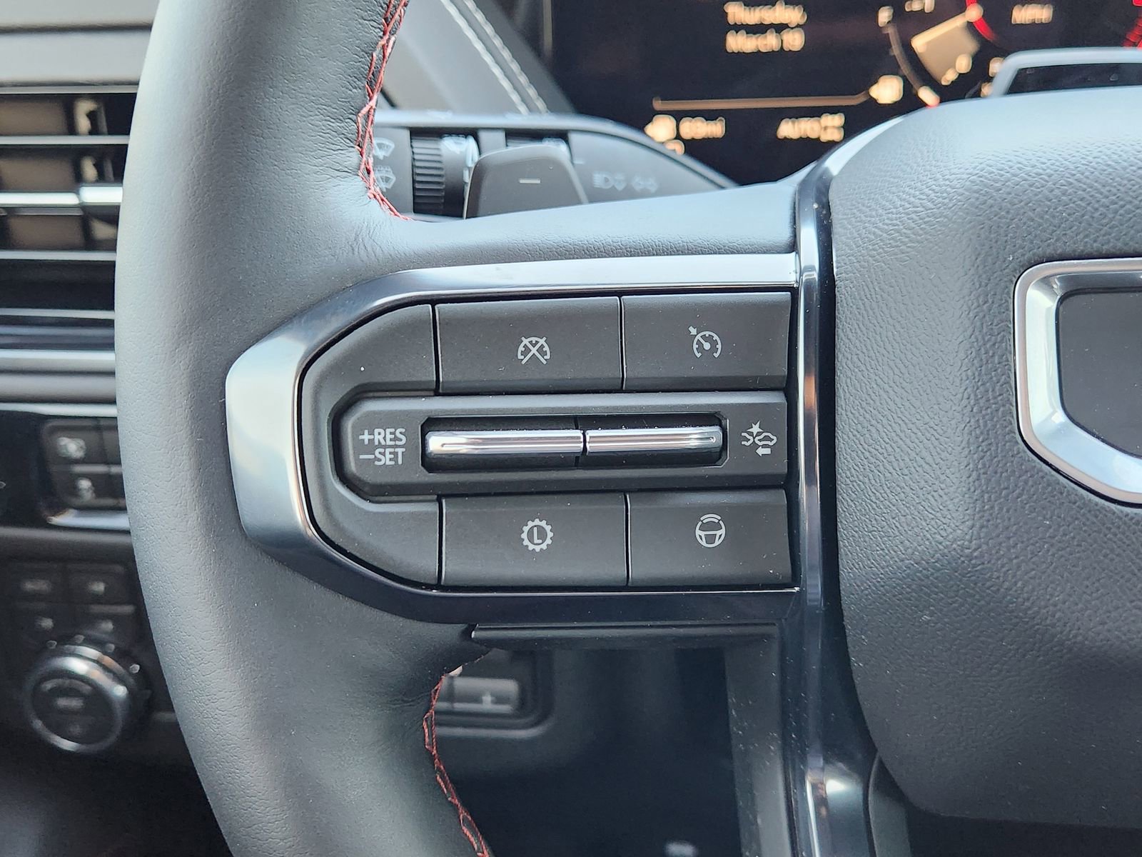 New 2026 GMC Yukon AT4 Ultimate w/ LPO, Floor Liner Package image 31