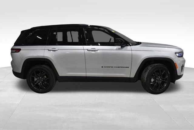 New 2025 Jeep Grand Cherokee Limited w/ Trailer Tow Package image 3