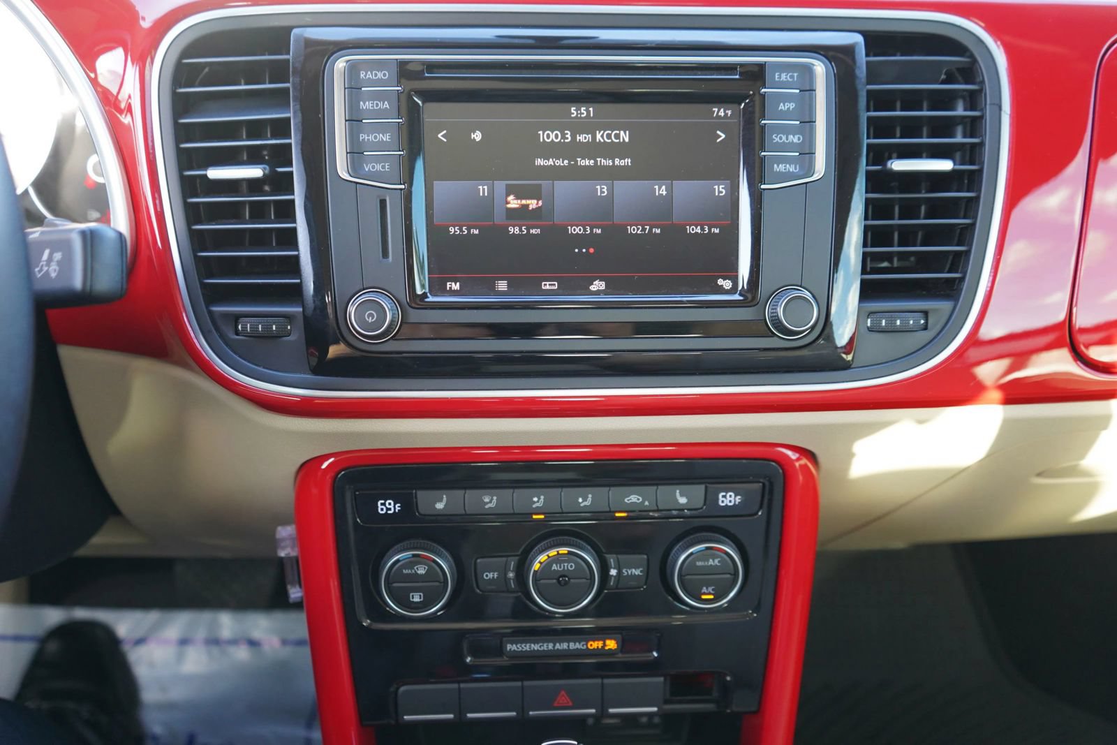 Used 2019 Volkswagen Beetle 2.0T SE FWD image 11