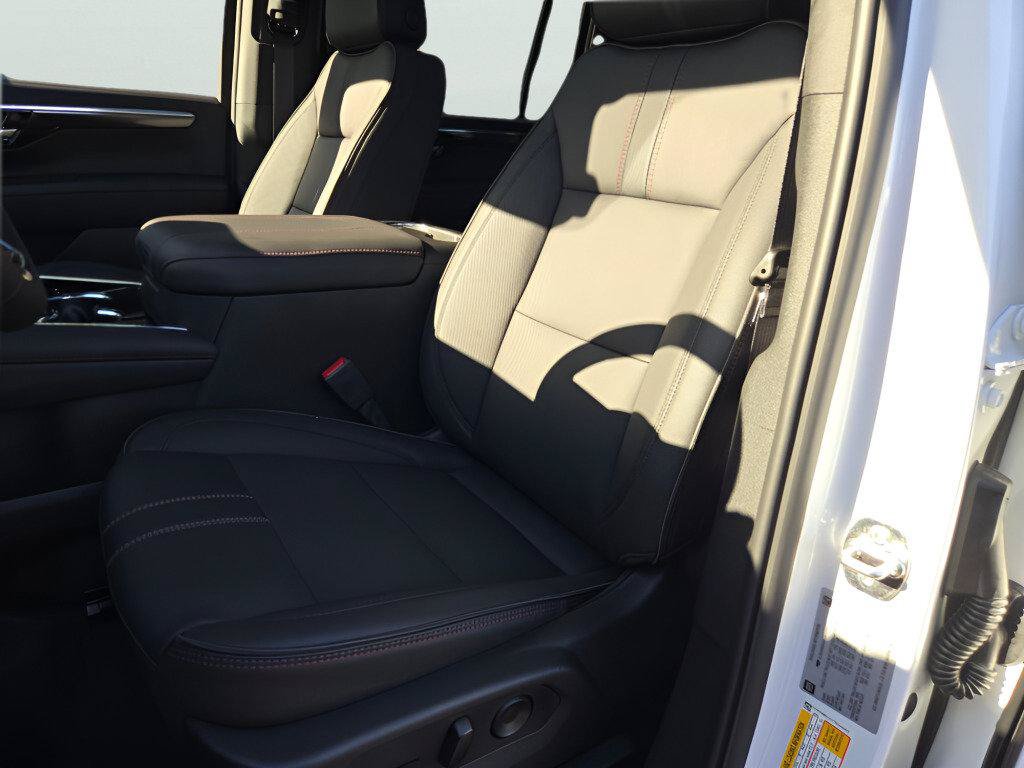 New 2026 Chevrolet Suburban RST w/ Comfort Package AWD/4WD image 30