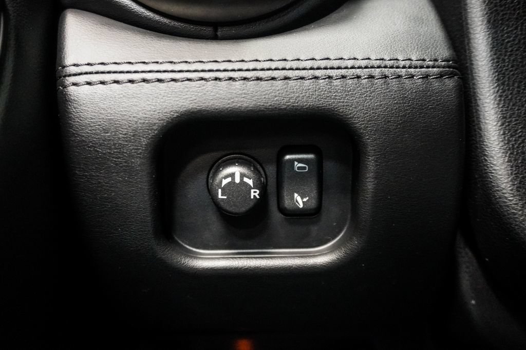 Used 2017 Nissan GT-R Premium AWD/4WD image 28