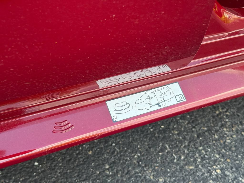 New 2026 Toyota Sienna XLE FWD image 8