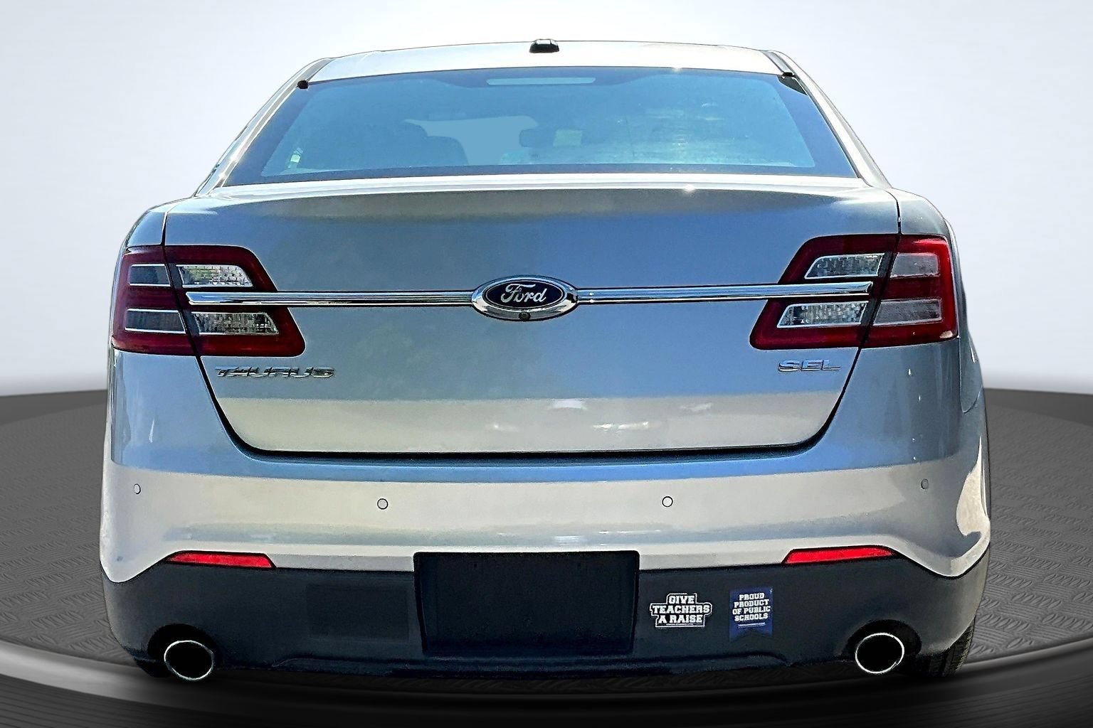 Used 2017 Ford Taurus SEL w/ Equipment Group 201A FWD image 4