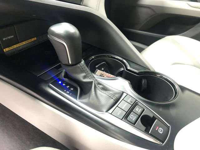 Used 2020 Toyota Camry SE w/ Sunroof Package image 26