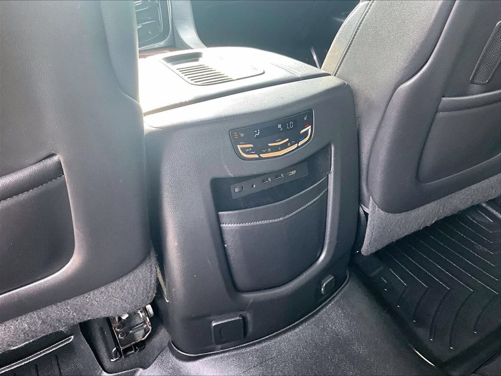 Used 2019 Cadillac Escalade Premium Luxury AWD/4WD image 34