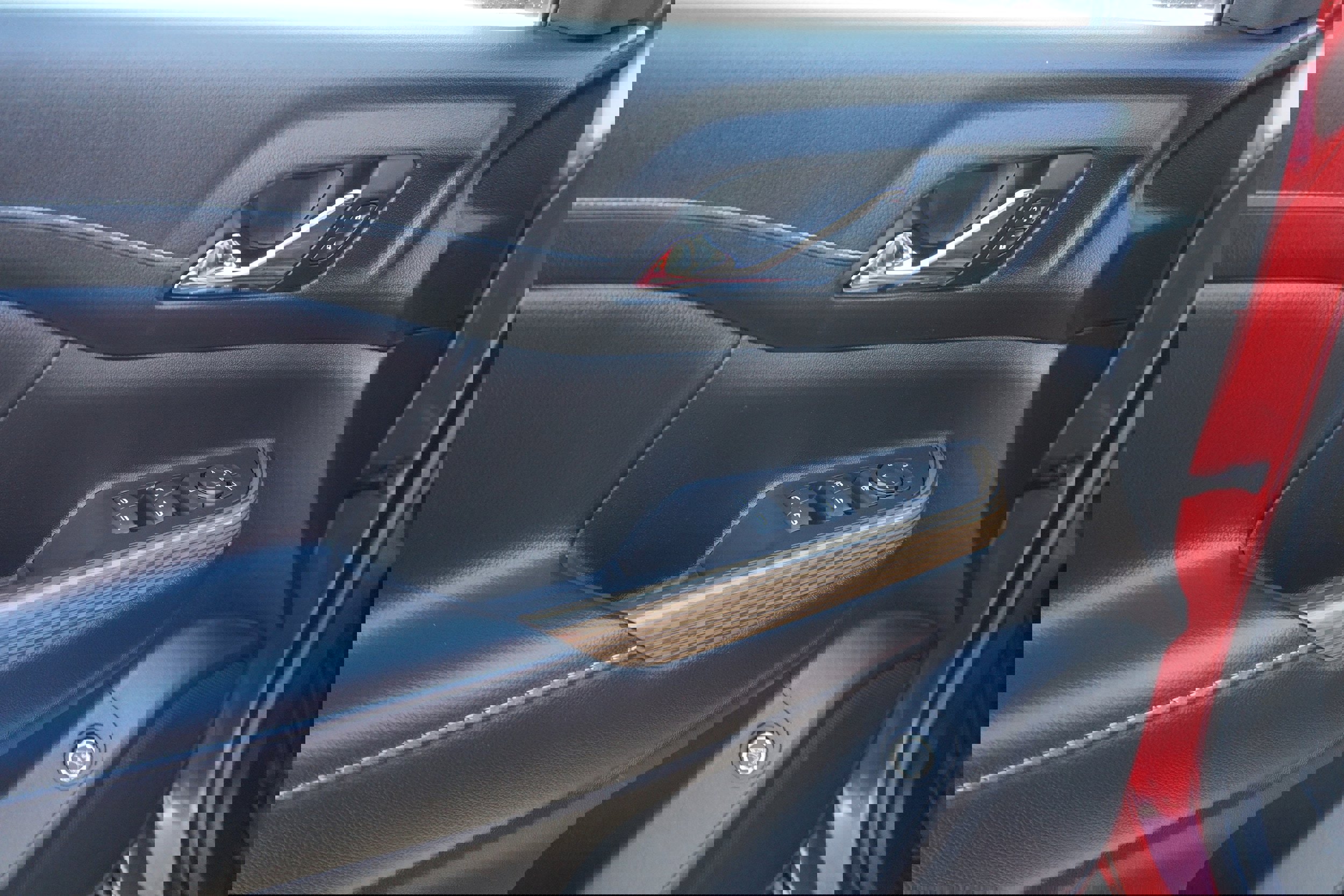 Used 2021 GMC Acadia SLE w/ Driver Convenience Package image 11