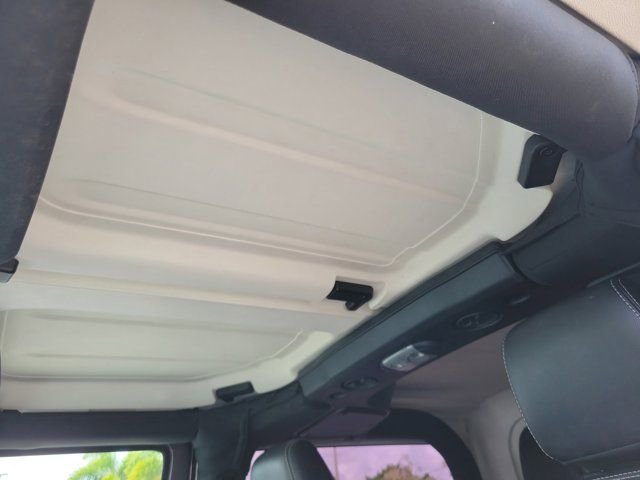 Used 2016 Jeep Wrangler Rubicon AWD/4WD image 17