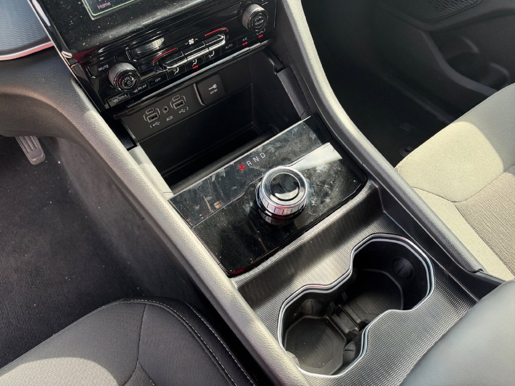 Used 2025 Jeep Grand Cherokee L Laredo RWD image 15