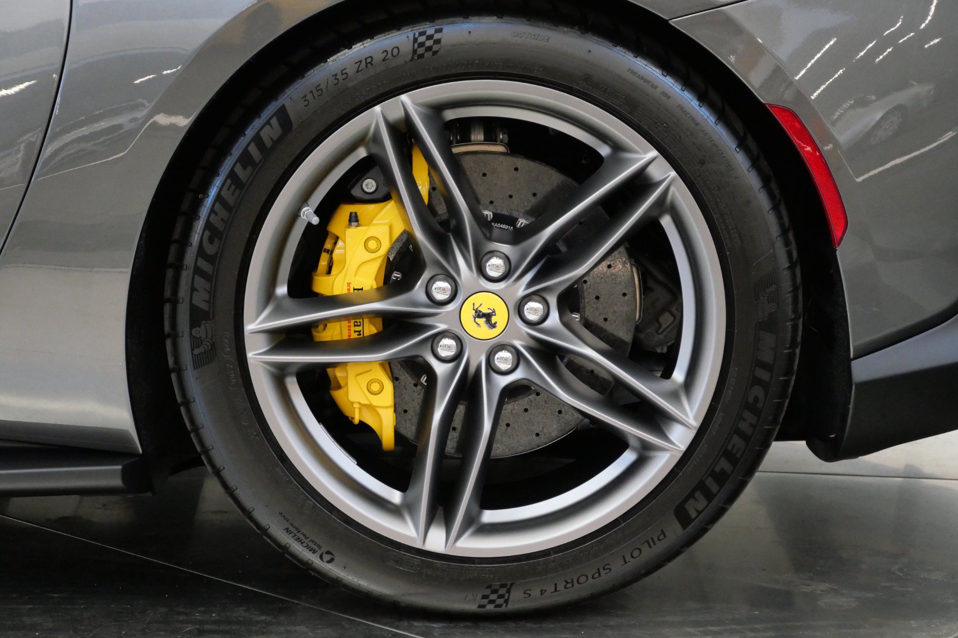 Used 2021 Ferrari 812 GTS RWD image 10
