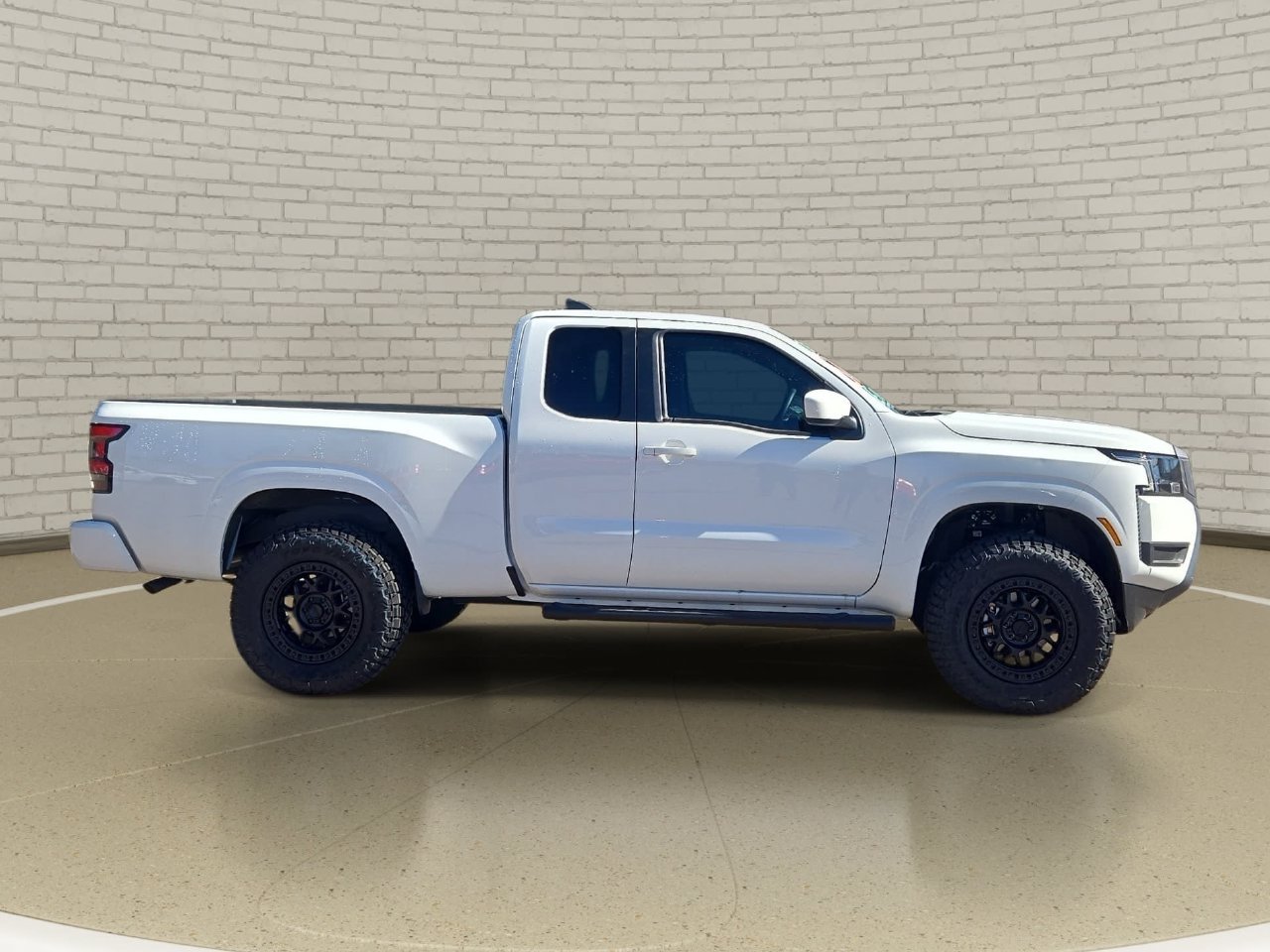 Certified 2025 Nissan Frontier SV RWD image 4