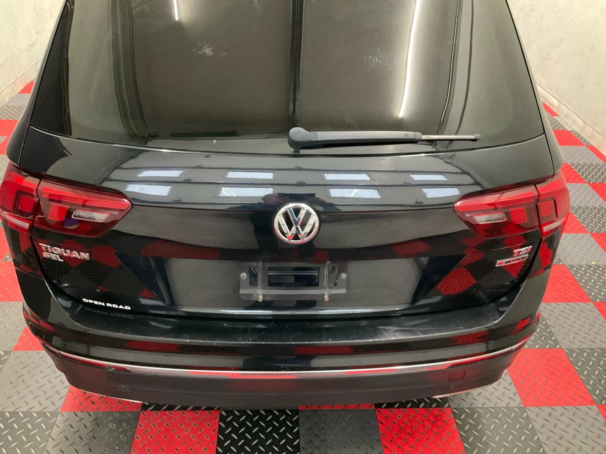 Used 2018 Volkswagen Tiguan SEL image 10