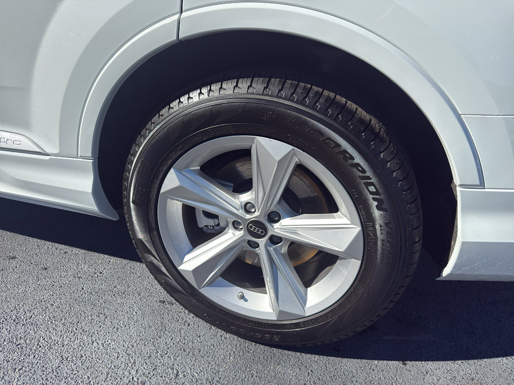 Used 2025 Audi Q7 Premium w/ Convenience Package image 7
