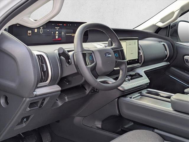 New 2026 Ford Expedition Active image 3