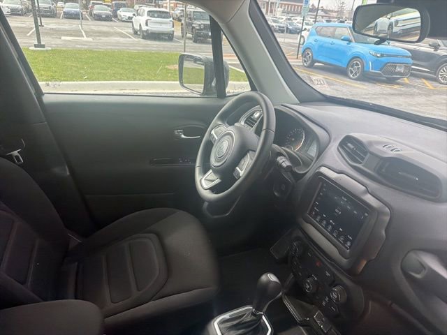 Used 2018 Jeep Renegade Latitude image 13