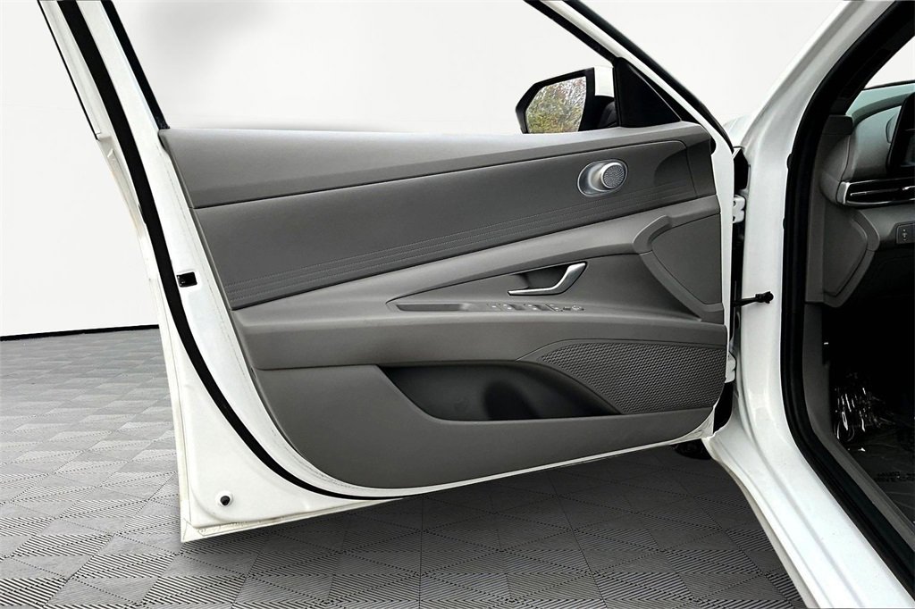 Used 2023 Hyundai Elantra SEL image 23