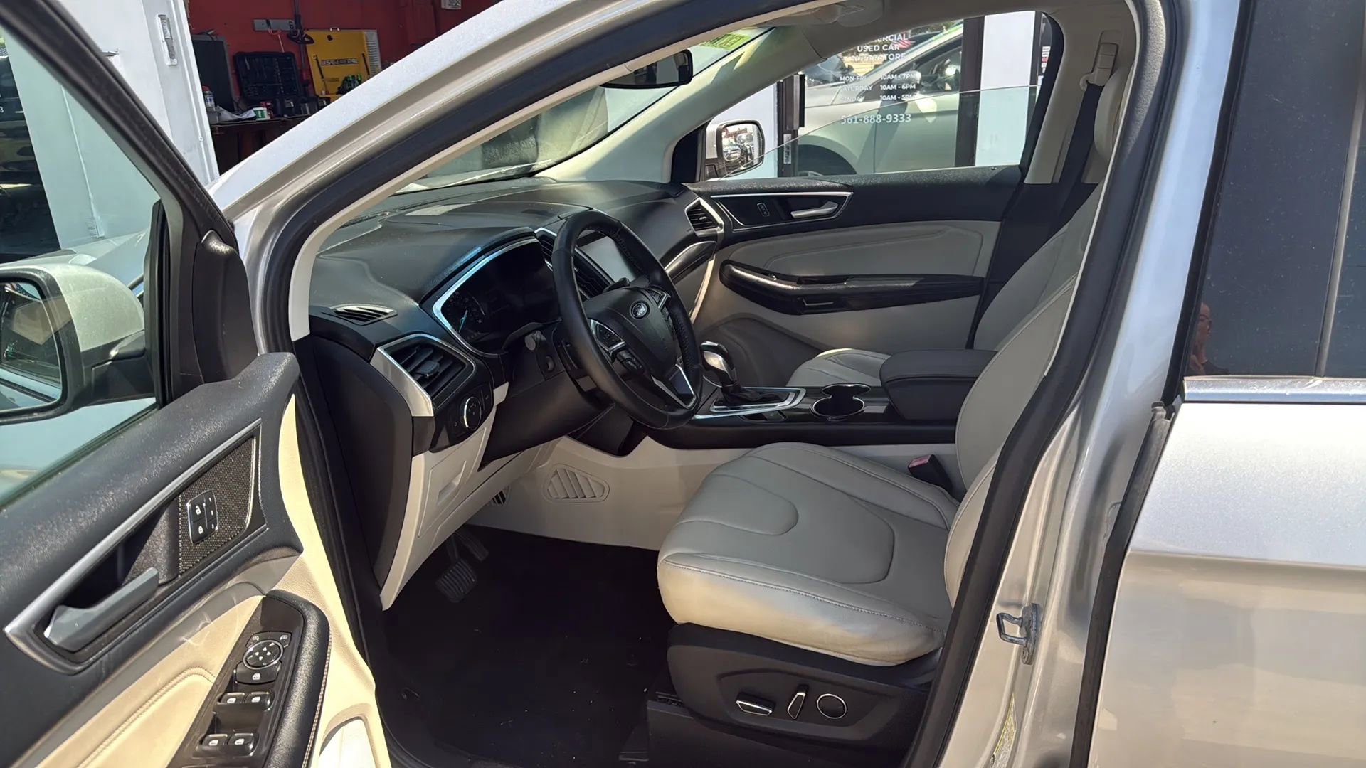 Used 2015 Ford Edge Titanium w/ Technology Package FWD image 8
