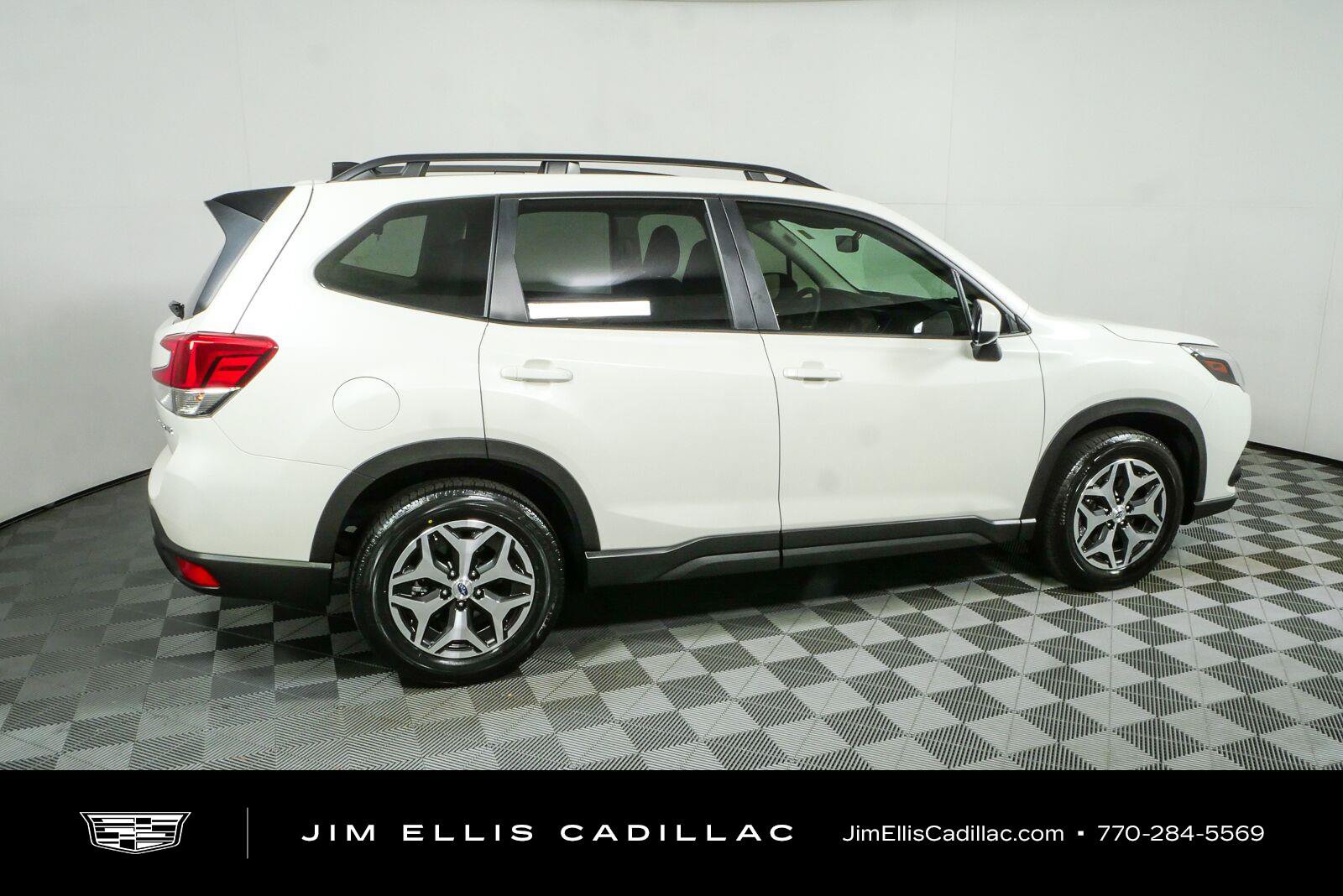 Used 2024 Subaru Forester Premium AWD/4WD image 2