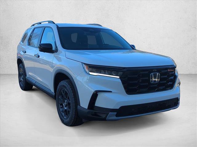Used 2025 Honda Pilot TrailSport image 10