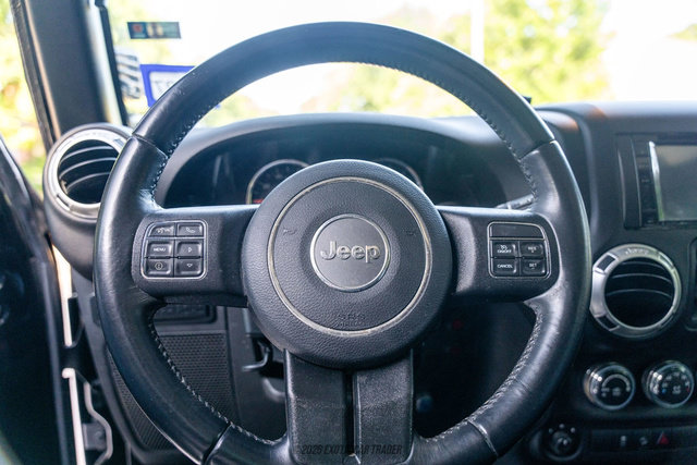 Used 2017 Jeep Wrangler Unlimited Rubicon w/ Connectivity Group AWD/4WD image 21
