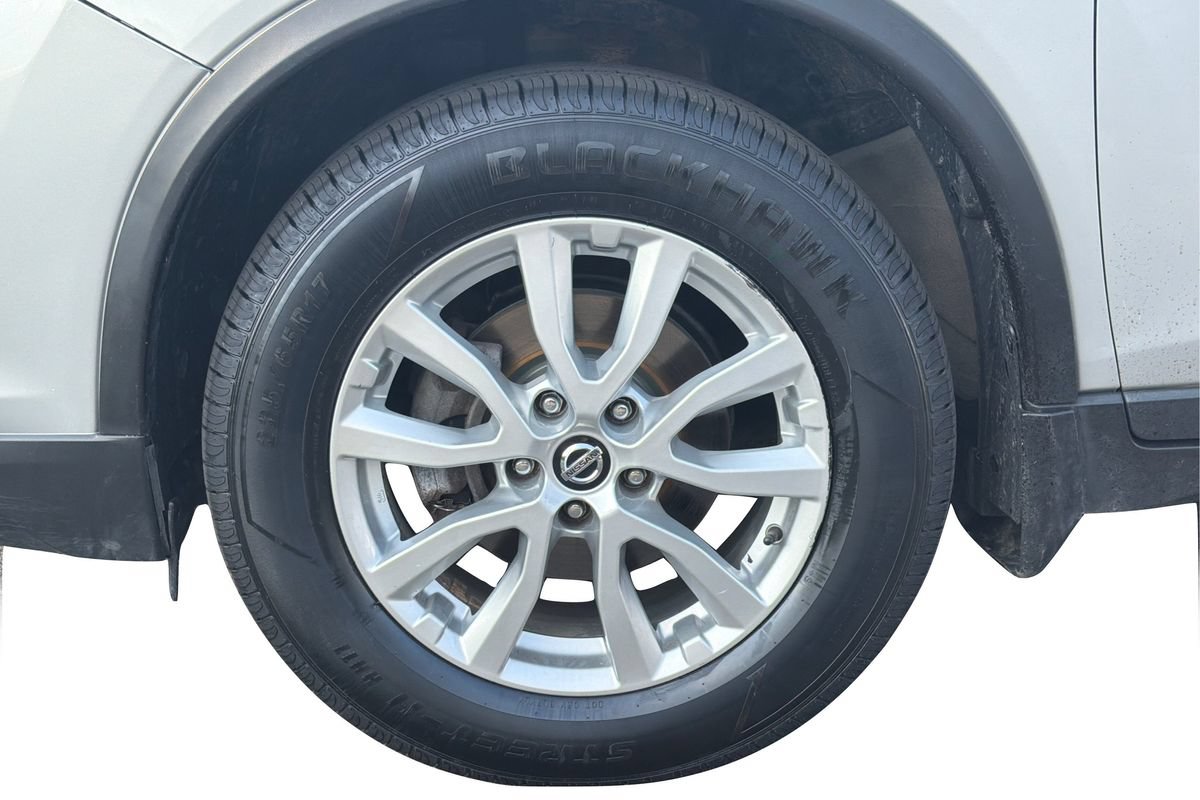 Used 2018 Nissan Rogue SV w/ Premium Package AWD/4WD image 25