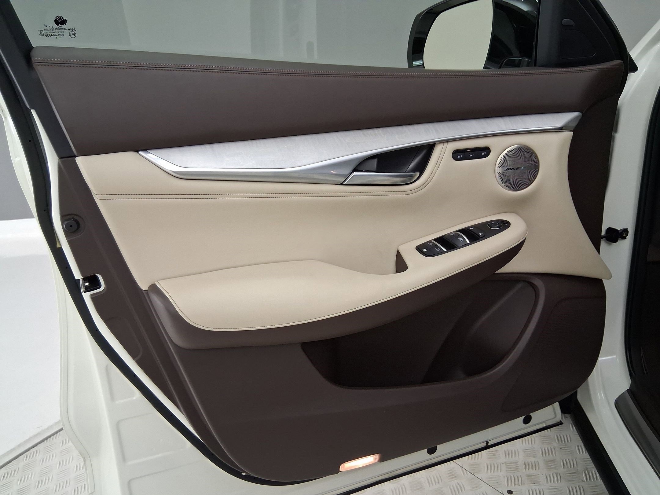 Used 2019 INFINITI QX50 Essential w/ Sensory Package image 11