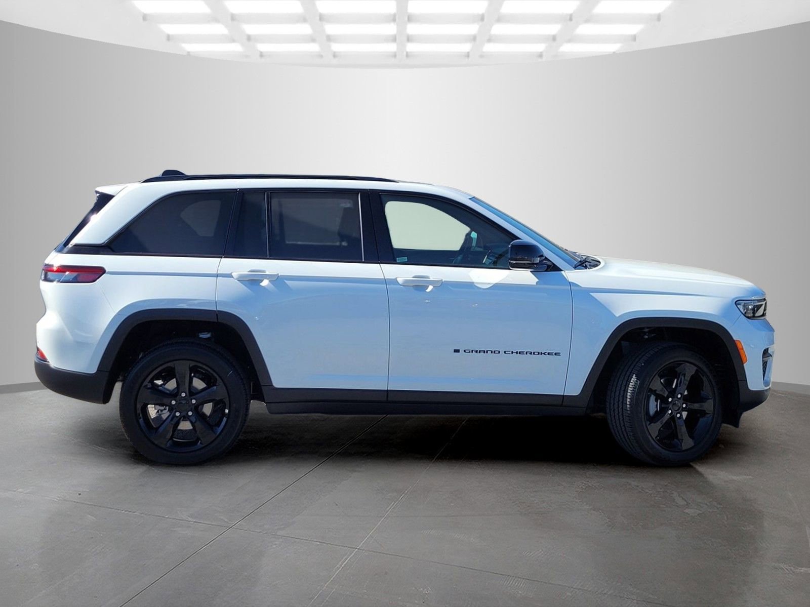 New 2025 Jeep Grand Cherokee Altitude w/ Trailer Tow Package image 3
