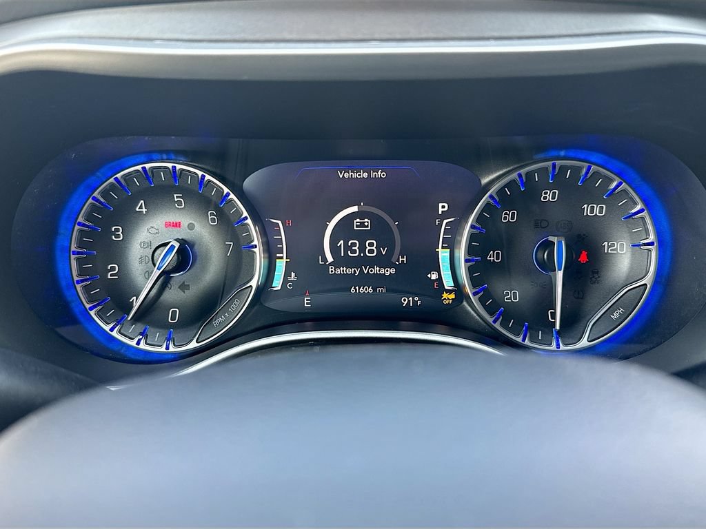 Used 2024 Chrysler Pacifica Touring-L FWD image 15