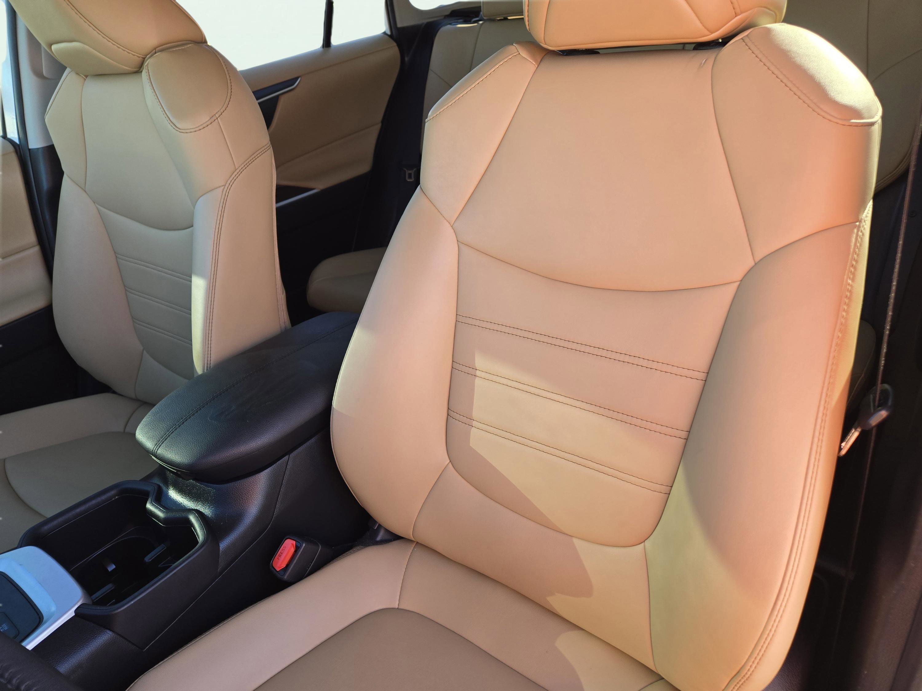 Used 2023 Toyota RAV4 XLE Premium image 16