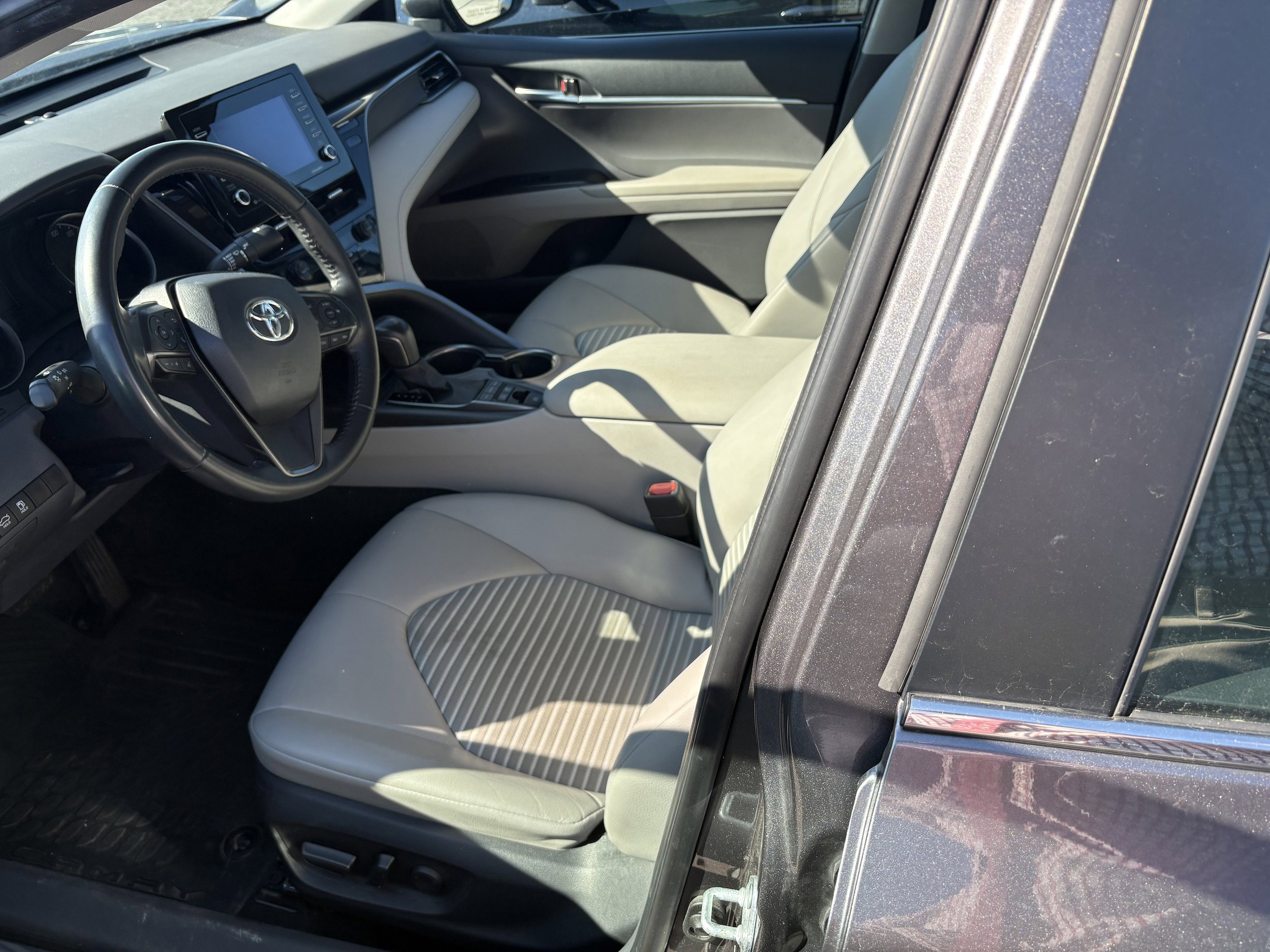 Used 2023 Toyota Camry SE image 3
