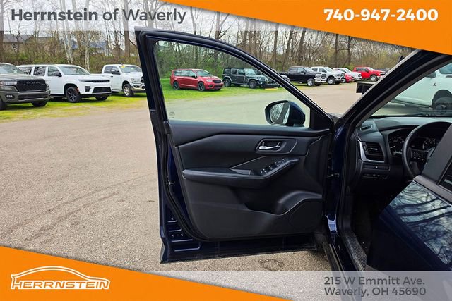 Used 2024 Nissan Rogue SV FWD image 14