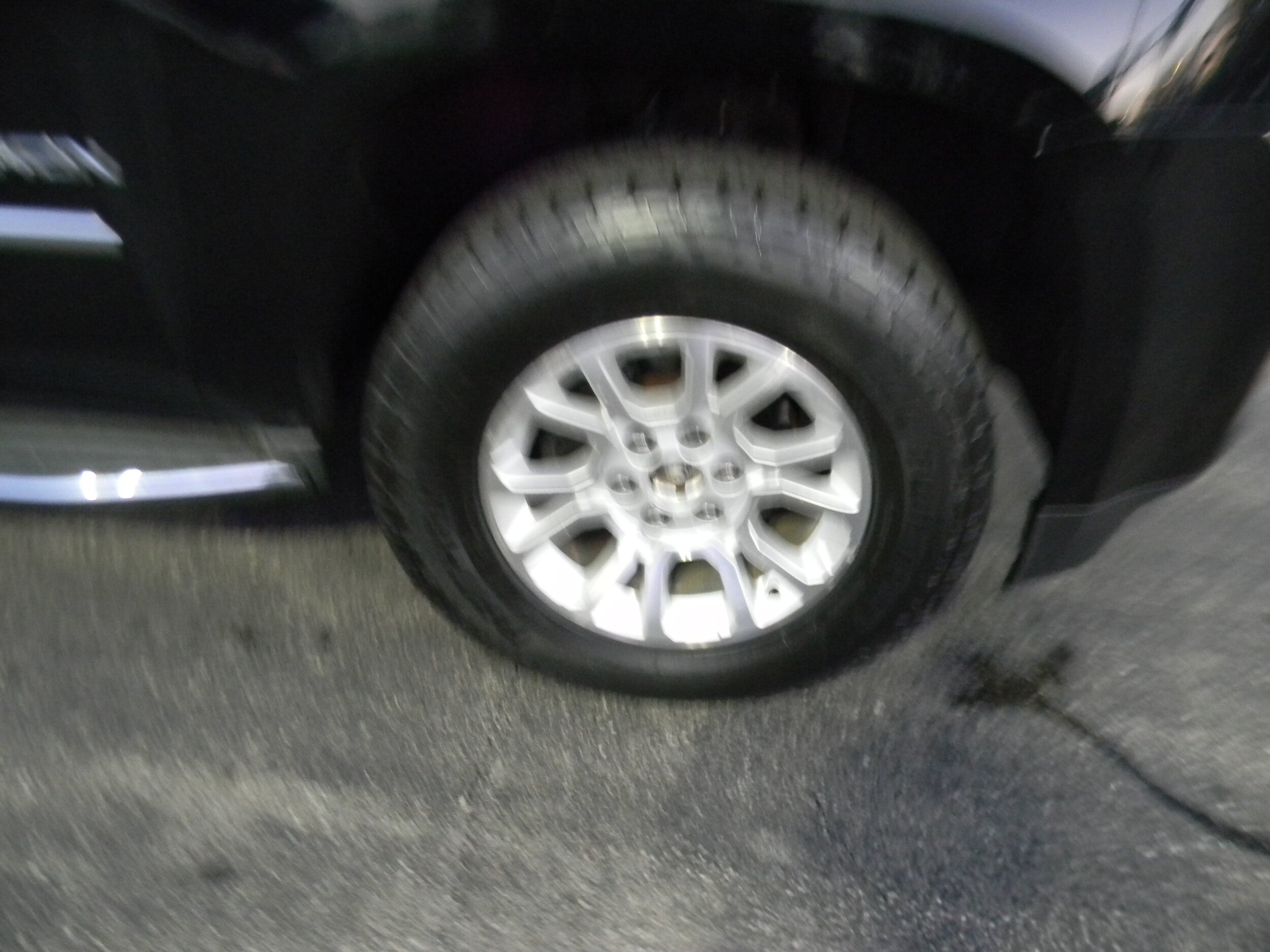 Used 2015 GMC Yukon SLE AWD/4WD image 2