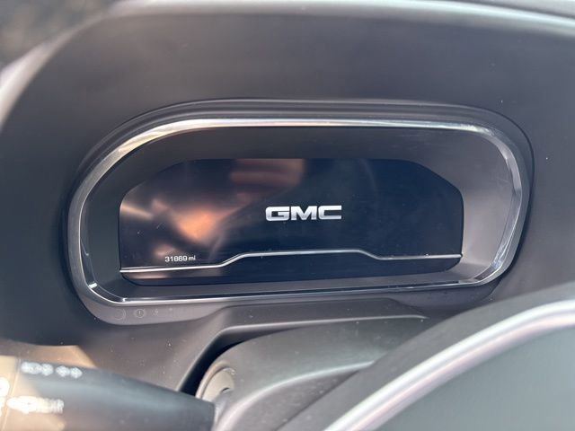 Used 2023 GMC Yukon SLT w/ SLT Luxury Package image 18