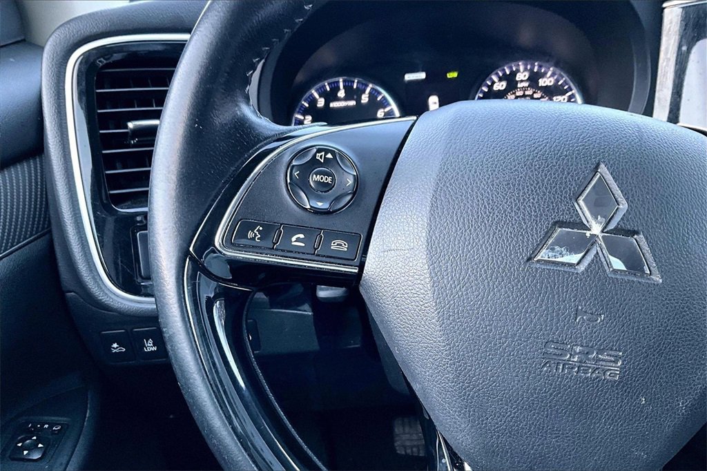 Used 2020 Mitsubishi Outlander SE image 16